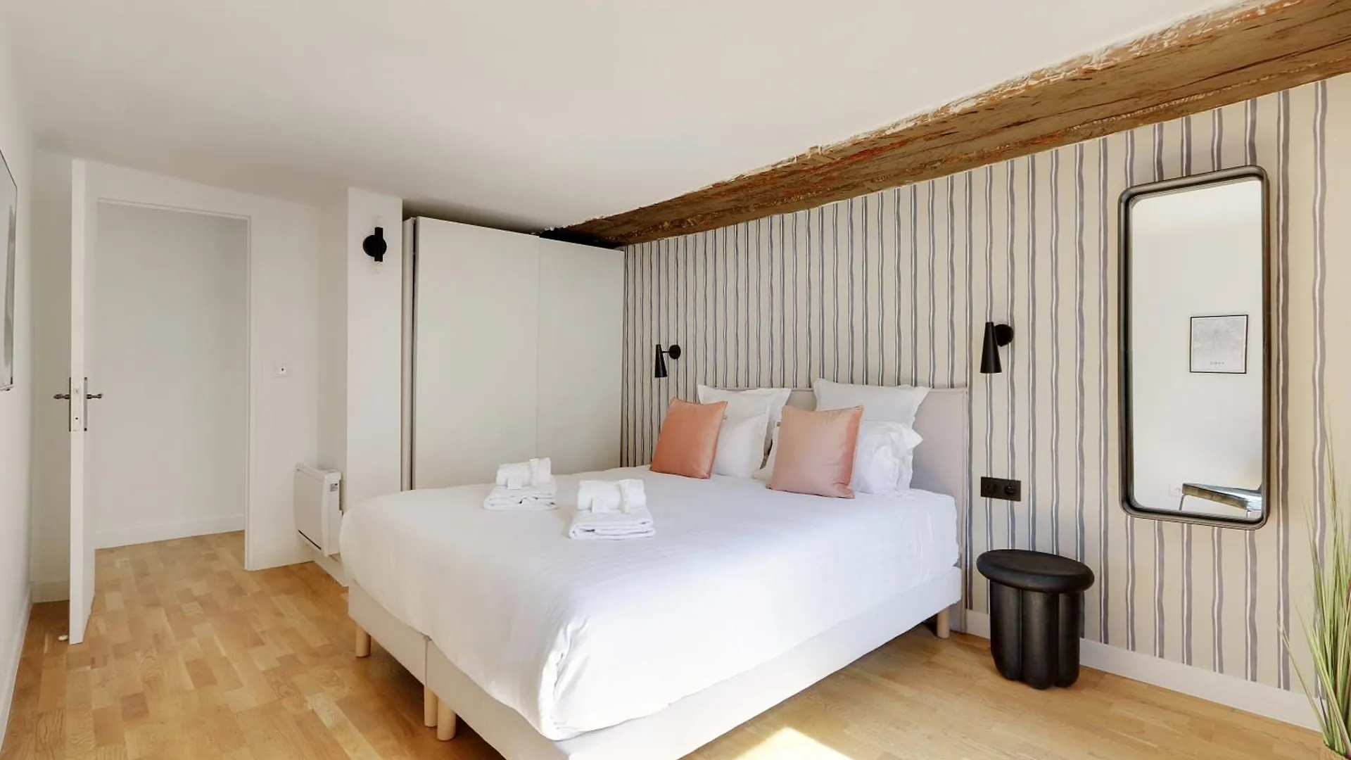 Apartment Pick A Flat's In Saint-martin - Rue Du Faubourg Saint-martin Paris