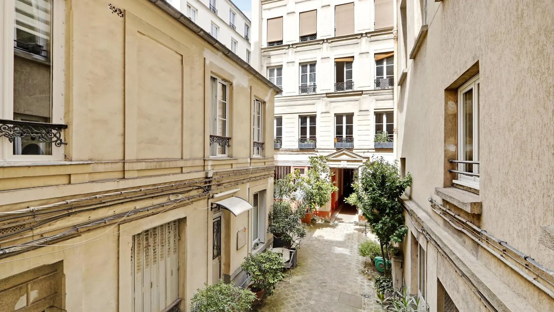 Pick A Flat's In Saint-martin - Rue Du Faubourg Saint-martin *